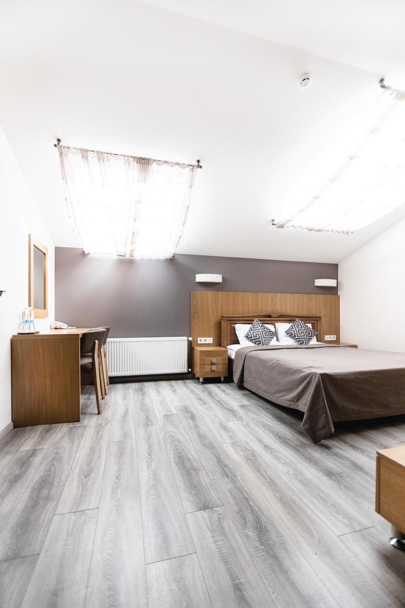 Geography Hotel Veresneve Ngoại thất bức ảnh
