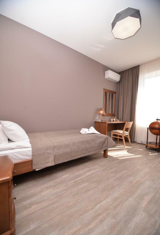 Geography Hotel Veresneve Ngoại thất bức ảnh